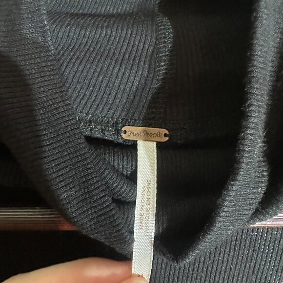 Free People Uptown Turtleneck Chocker V-Neck Tunic Top Womens Black Stretch - Picture 3 of 5